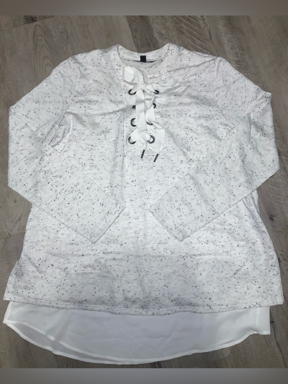 (Bin 27) Simply Vera Vera Wang White Speckled Knit Top with Ribbon Tie, Size M